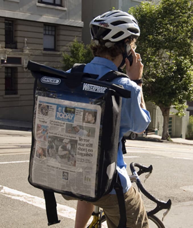 Le sac à dos Ortlieb Messenger-Bag Pro de 39 litres est un produit de messagerie professionnel haut de gamme avec compartiment transparent pour l'insertion d'affiches publicitaires au format A3 pour une utilisation secondaire comme espace publicitaire mobile